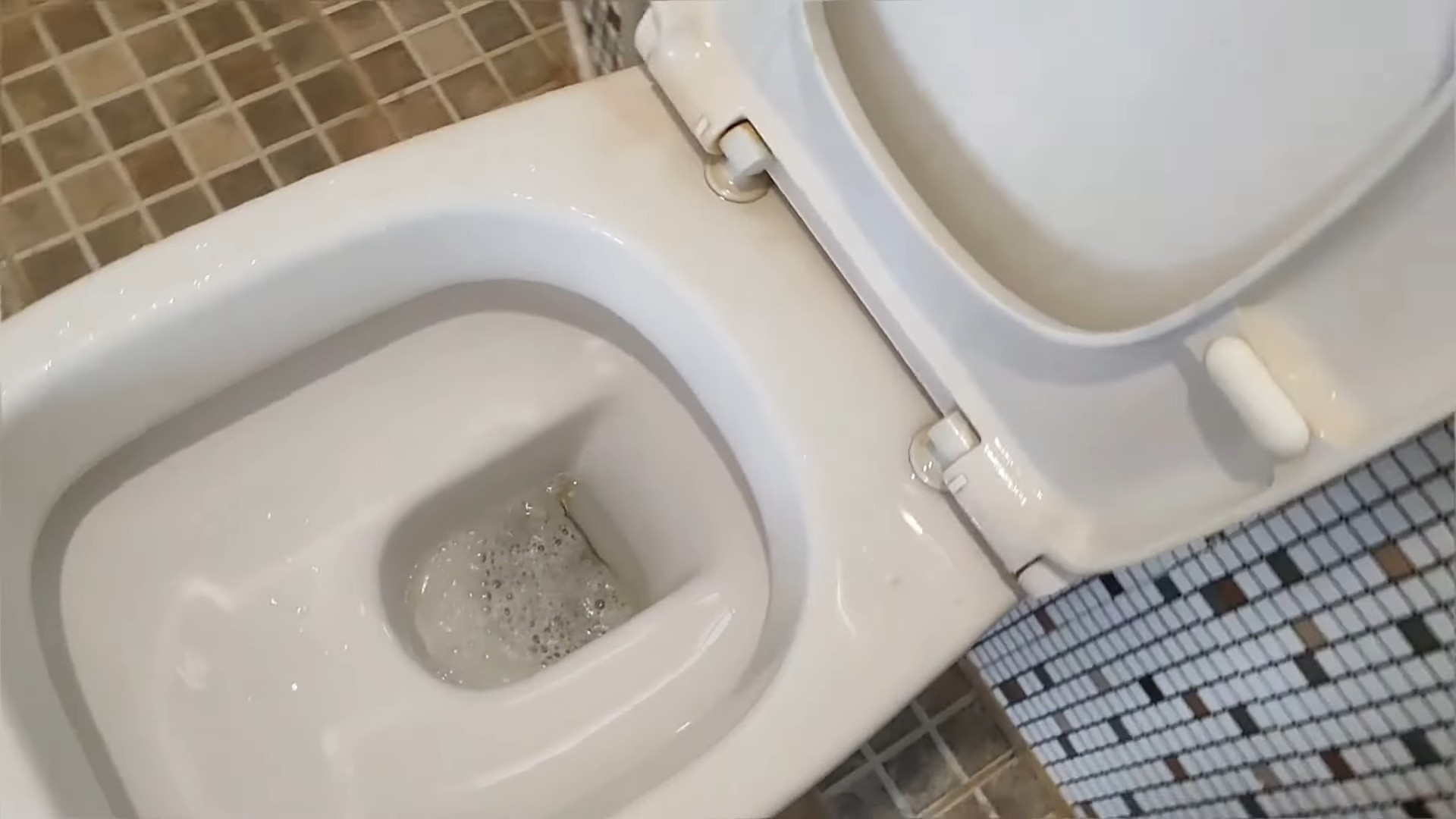 Toilettenreiniger Harpic Richtige Anwendung