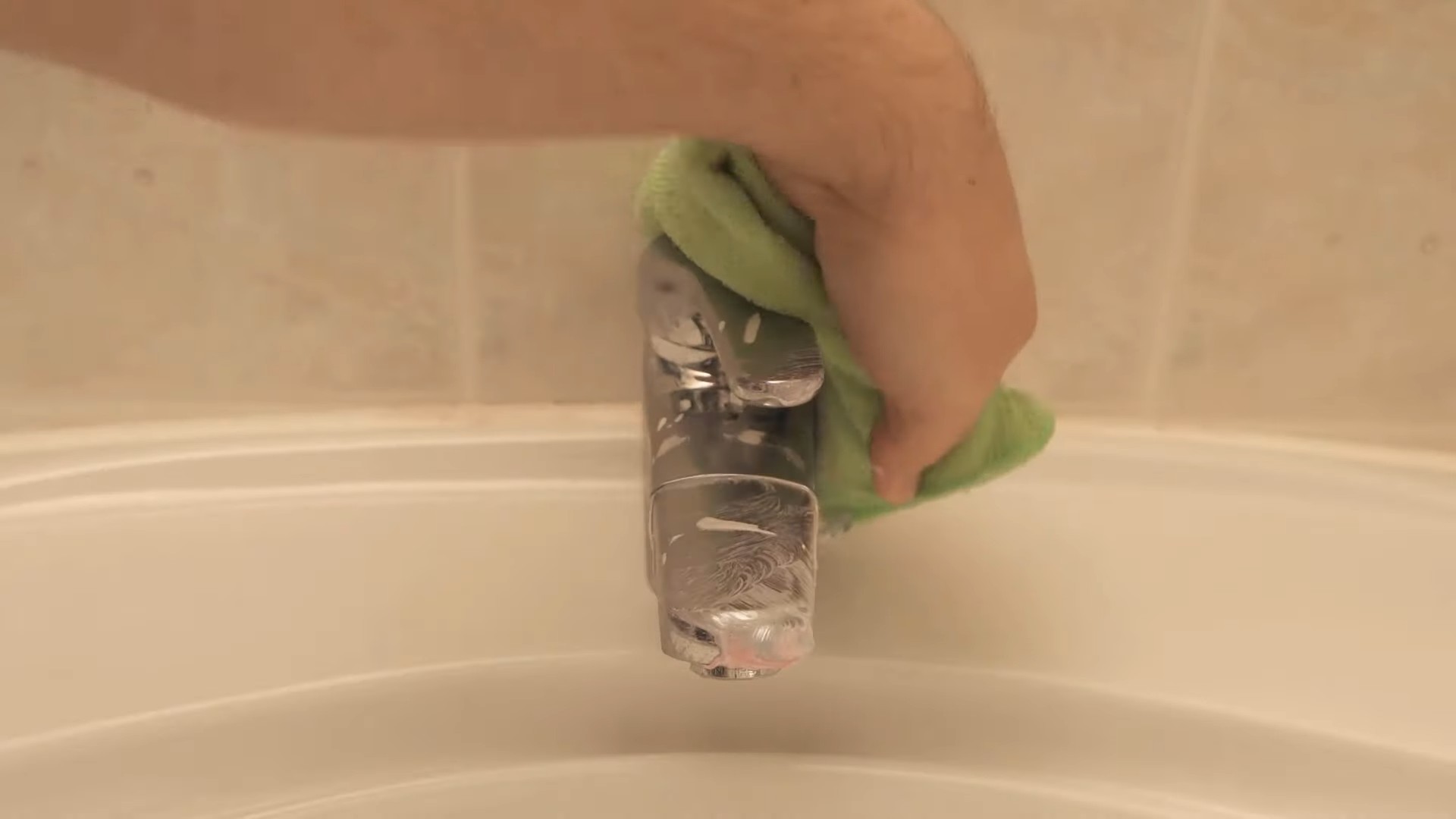 Wasserhahn reinigen Zahnpasta